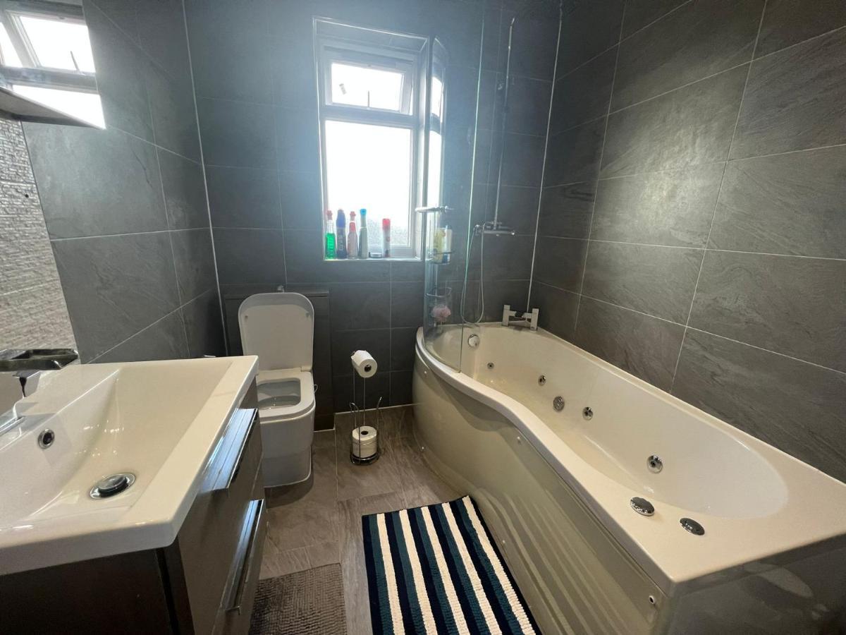 Deluxe Homestay Near Tottenham Hotspur Stadium London Exterior photo